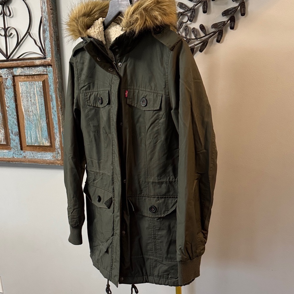 Levi's Women's Olive Utility Jacket with Faux Fur Trim EUC S - Picture 3 of 11